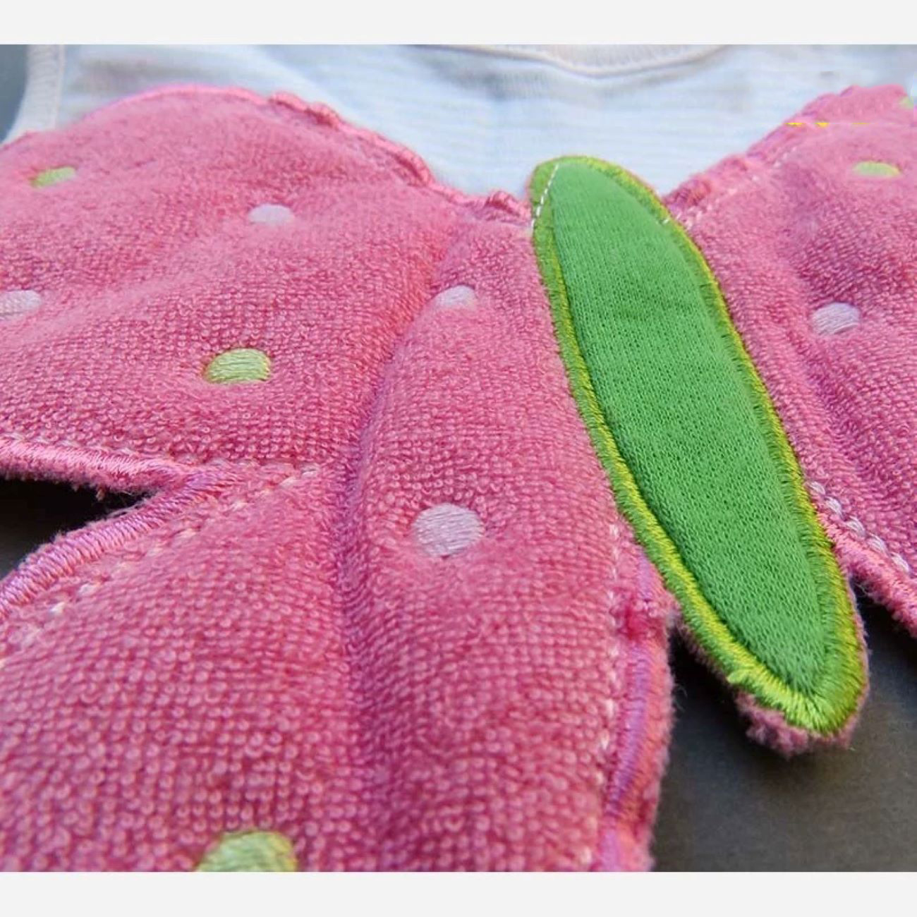 Bavoir bébé à 3 couches avec motif papillon dessin animé