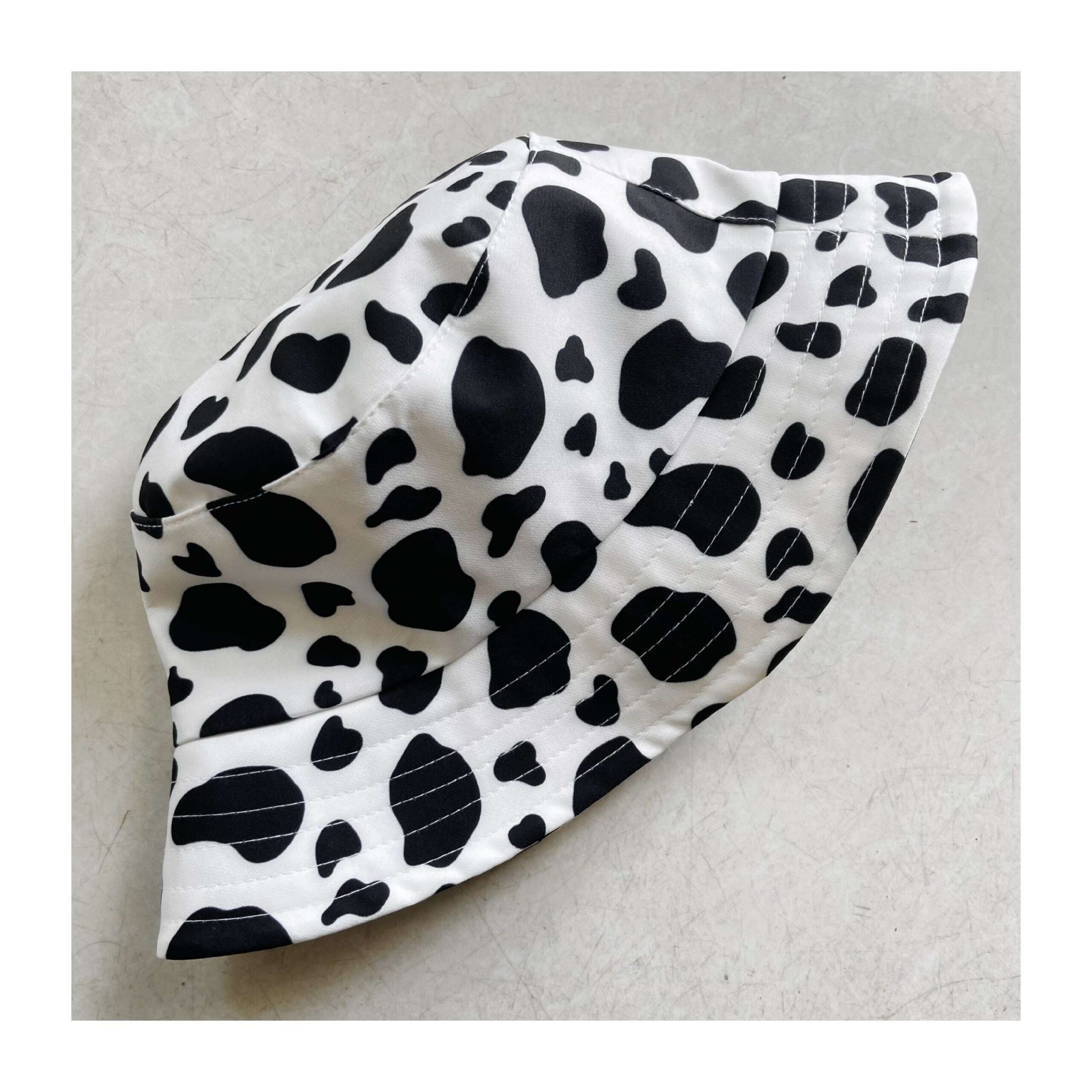 Chapeau Bob Extérieur Imprimé Vache – Parfait pour Affirmer son Style à Tout Événement