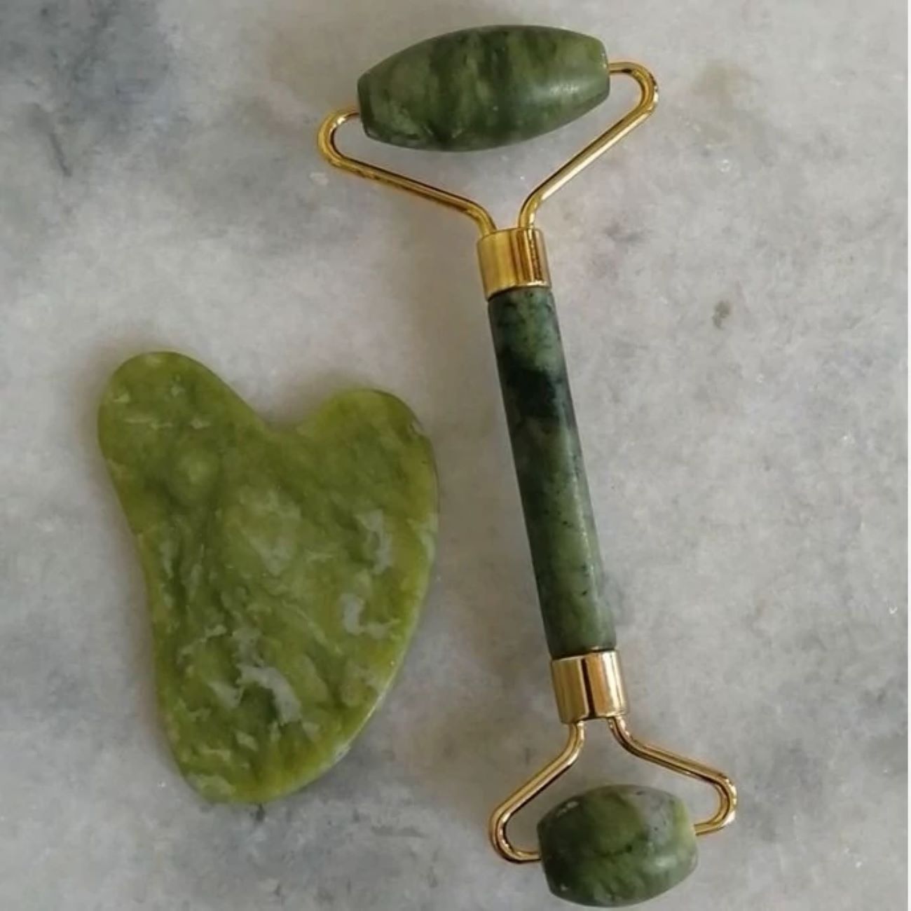 Ensemble de haute qualité Gua Sha et rouleau en jade naturel – Pour raffermir la peau et un nettoyage en profondeur