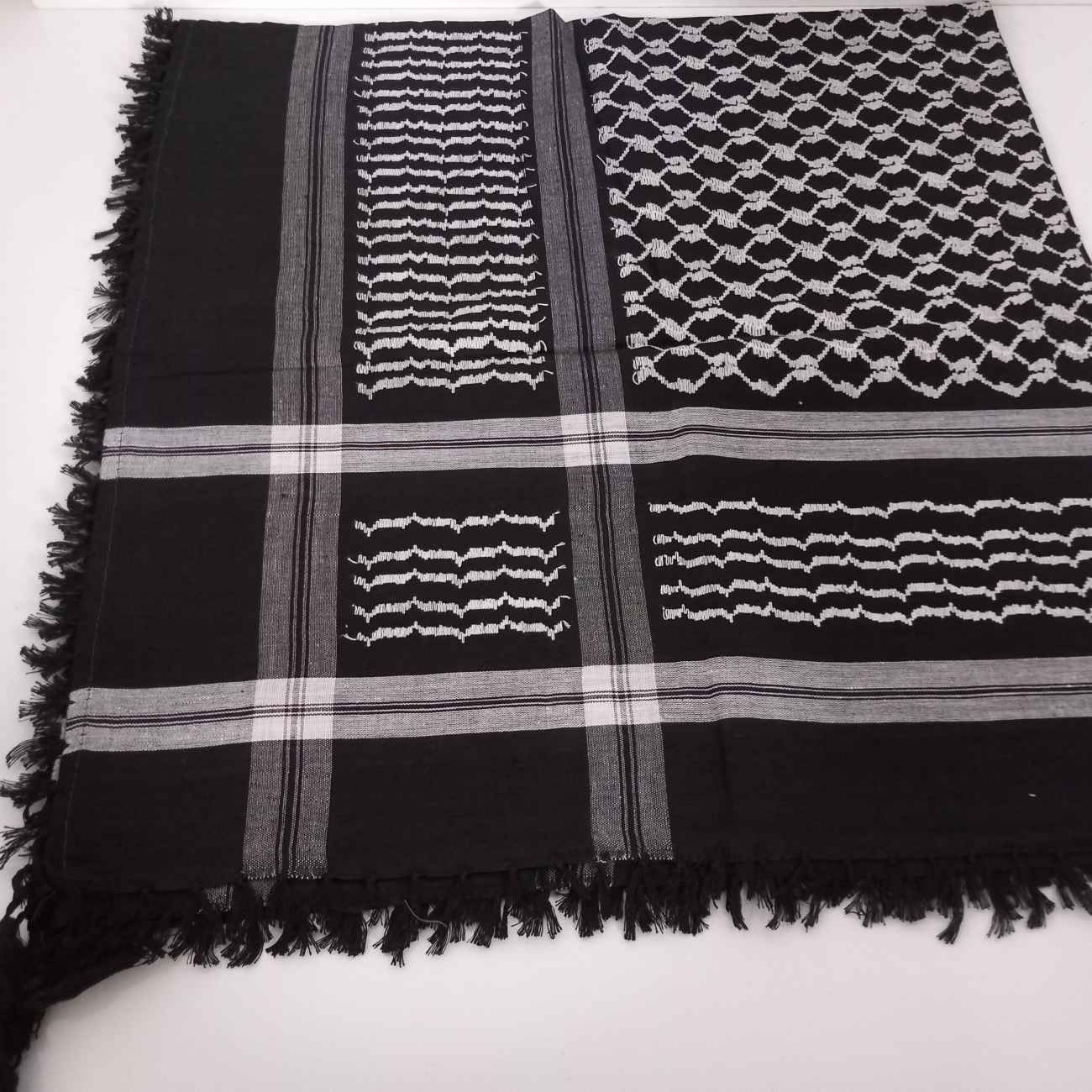 Écharpe Shemagh Style – Coiffure Arabe Traditionnelle à Motifs Carreaux