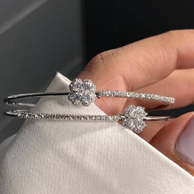 Bracelet Manchette Double-Ligne pour Femme, Orné de Pierres Complètes avec Motif Floral