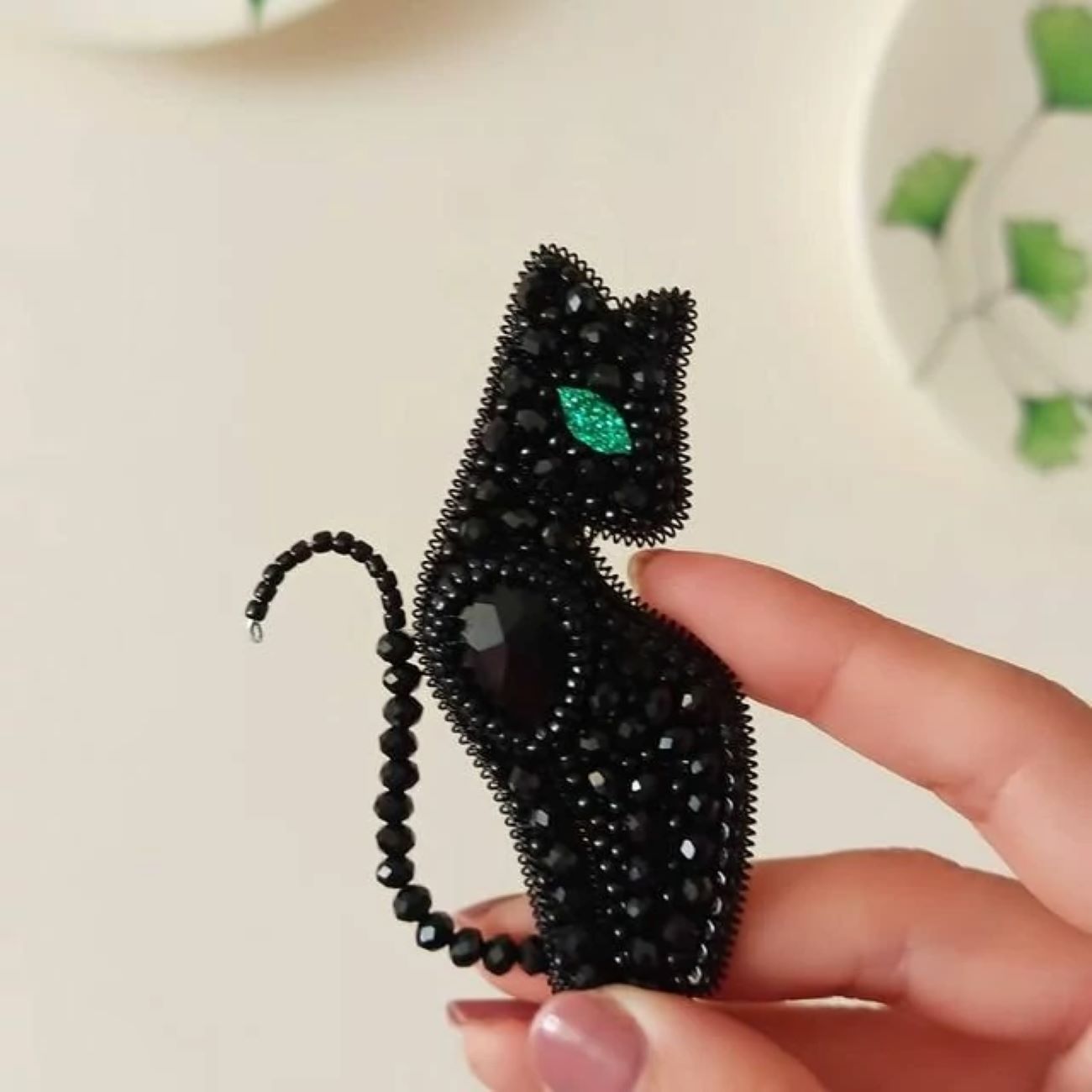 Charmante broche chat perlée – adorable et colorée