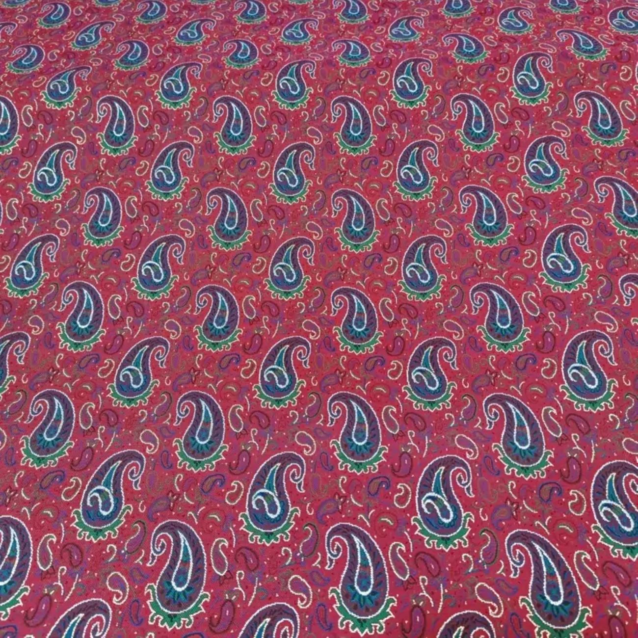 De la Perse antique au luxe moderne : explorer le monde exquis des tissus Termeh