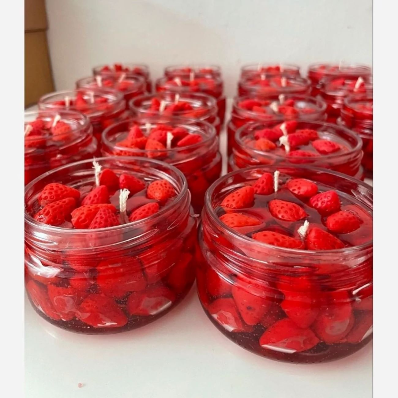 Bougie artisanale avec motif dessert unique – décoration d’intérieur
