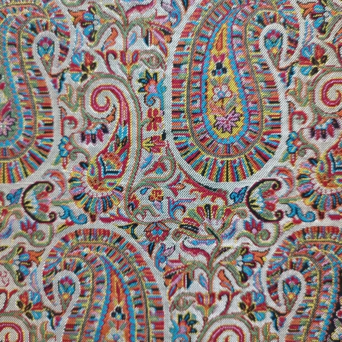 Tissu Termeh de luxe – Art traditionnel iranien du brocart