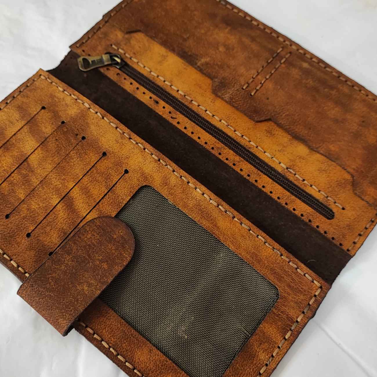 Portefeuille Minimaliste en Cuir – Durable, Élégant, Plusieurs Emplacements Cartes & Compartiment Billets