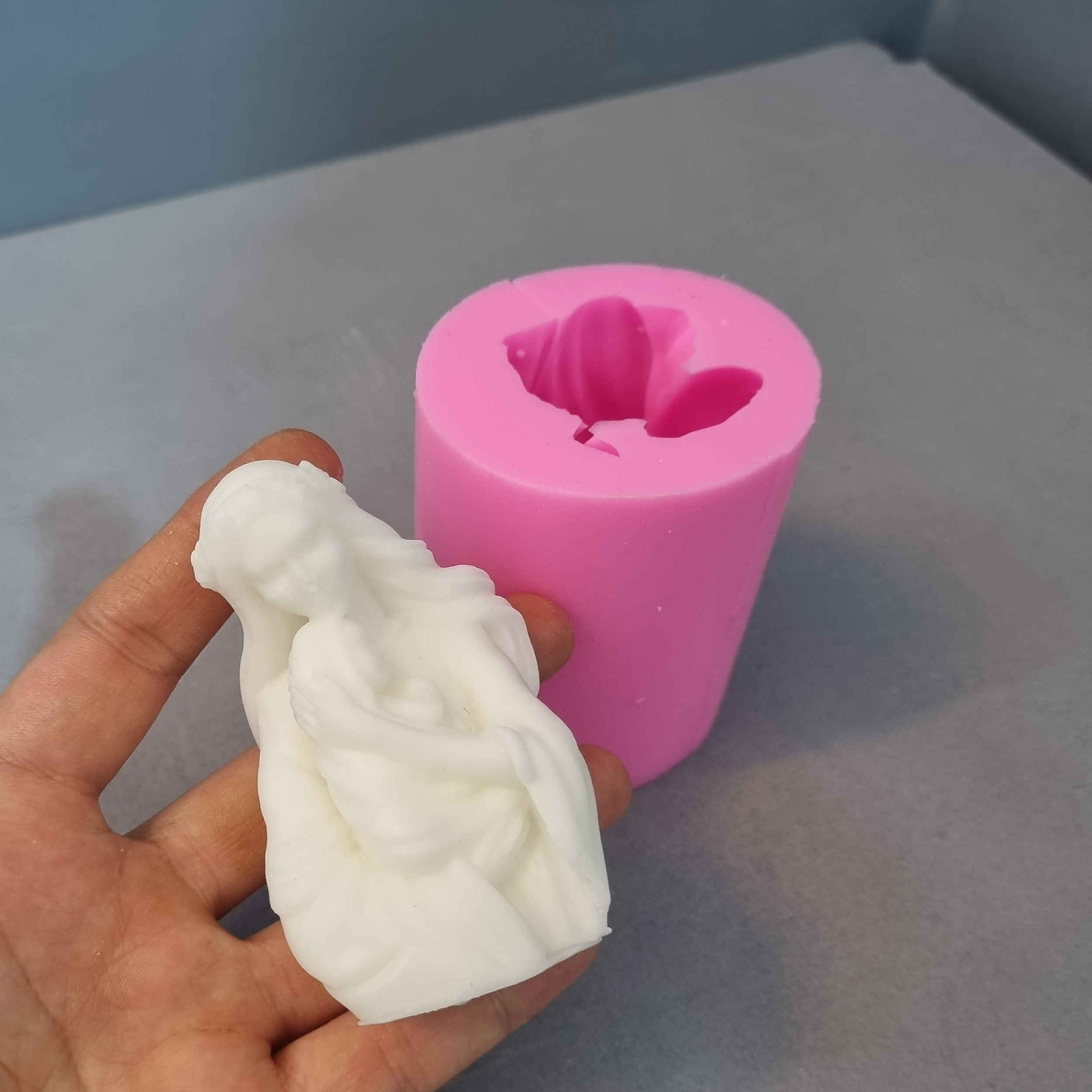 Moule à Bougie « Étreinte Maternelle » – Adapté pour Usage Domestique et Petites Entreprises