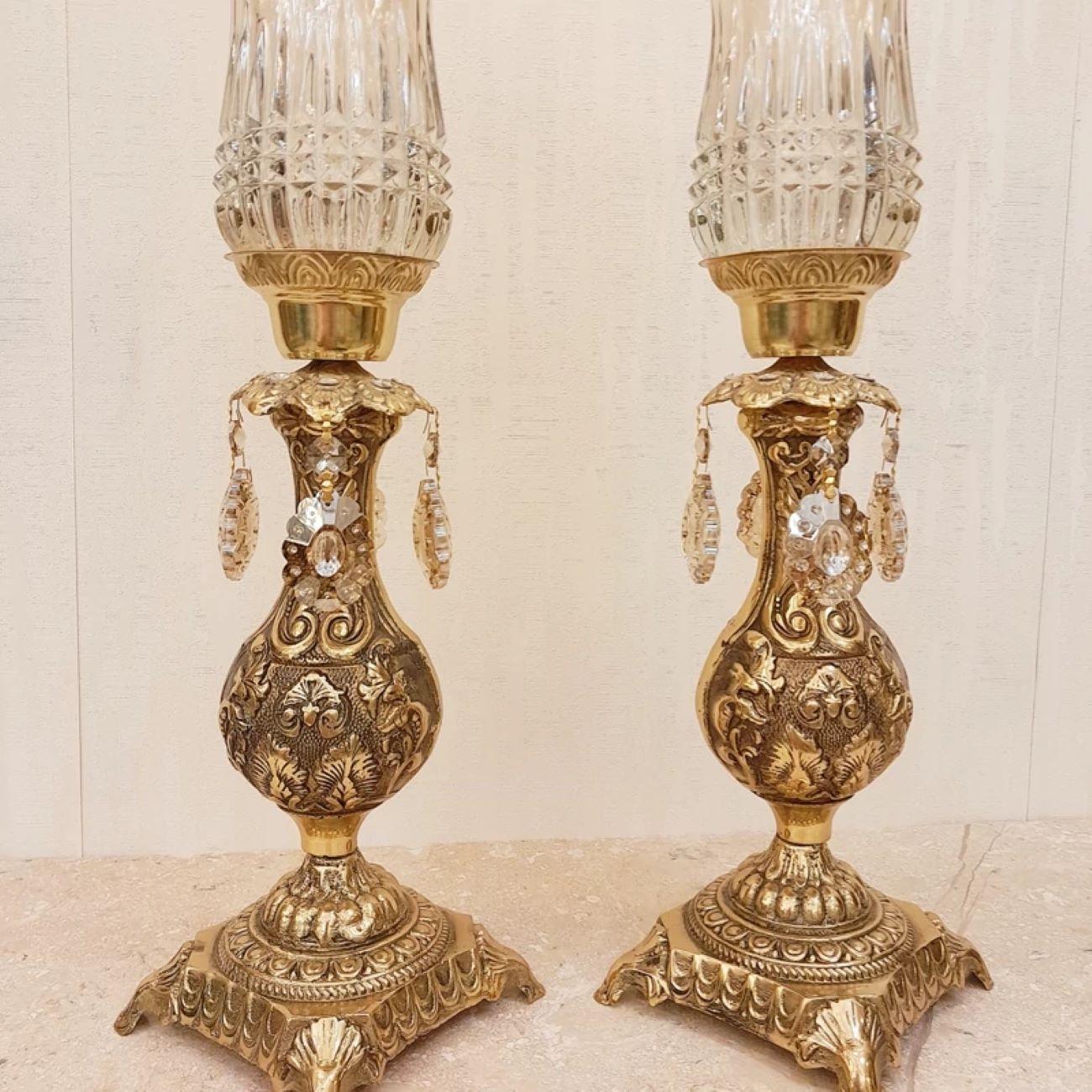 Bougeoir en bronze intemporel orné de détails floraux