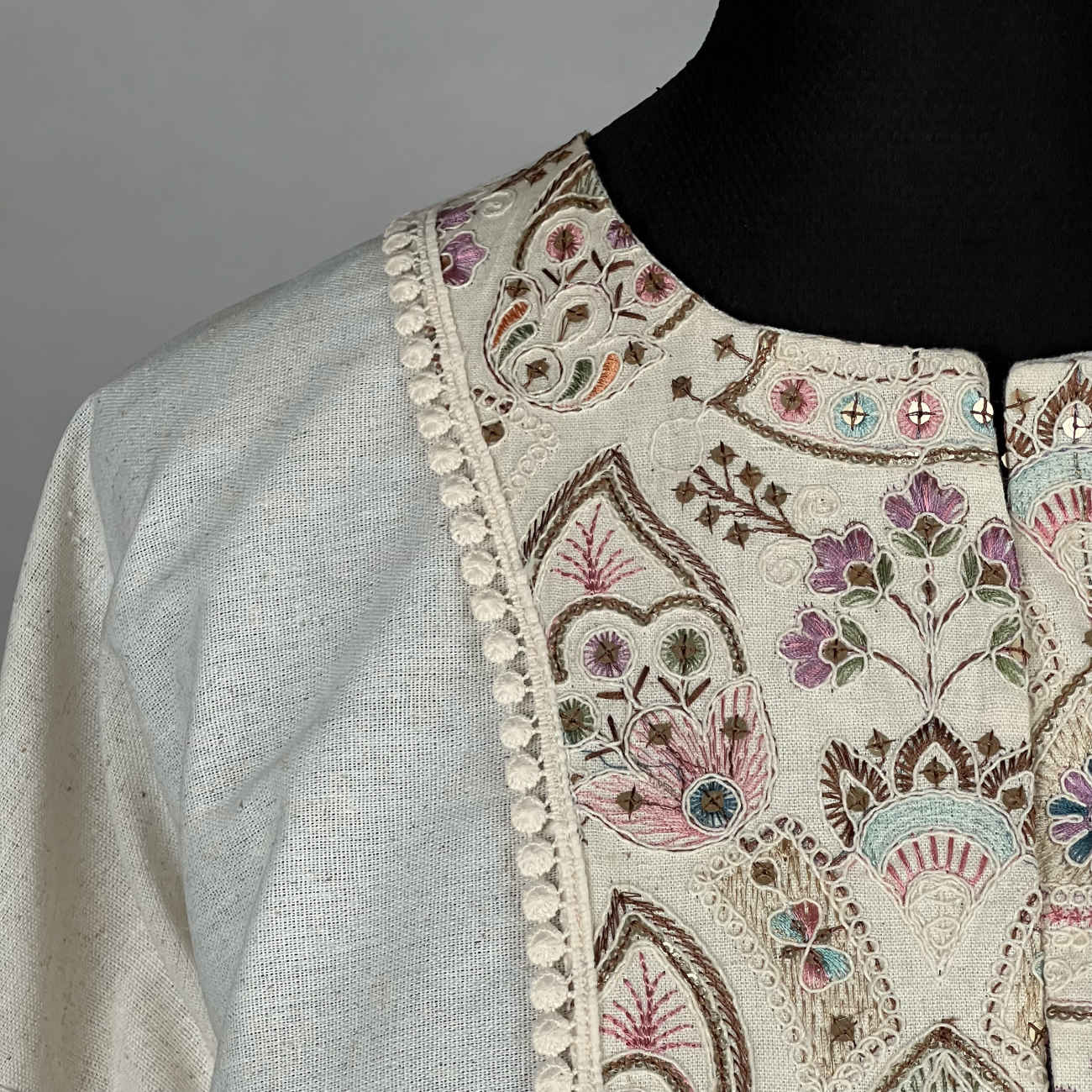 Manteau femme en lin, brodé à la main de sequins, style indien, couleur crèm