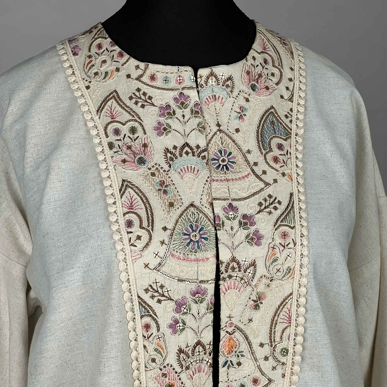 Manteau femme en lin, brodé à la main de sequins, style indien, couleur crèm