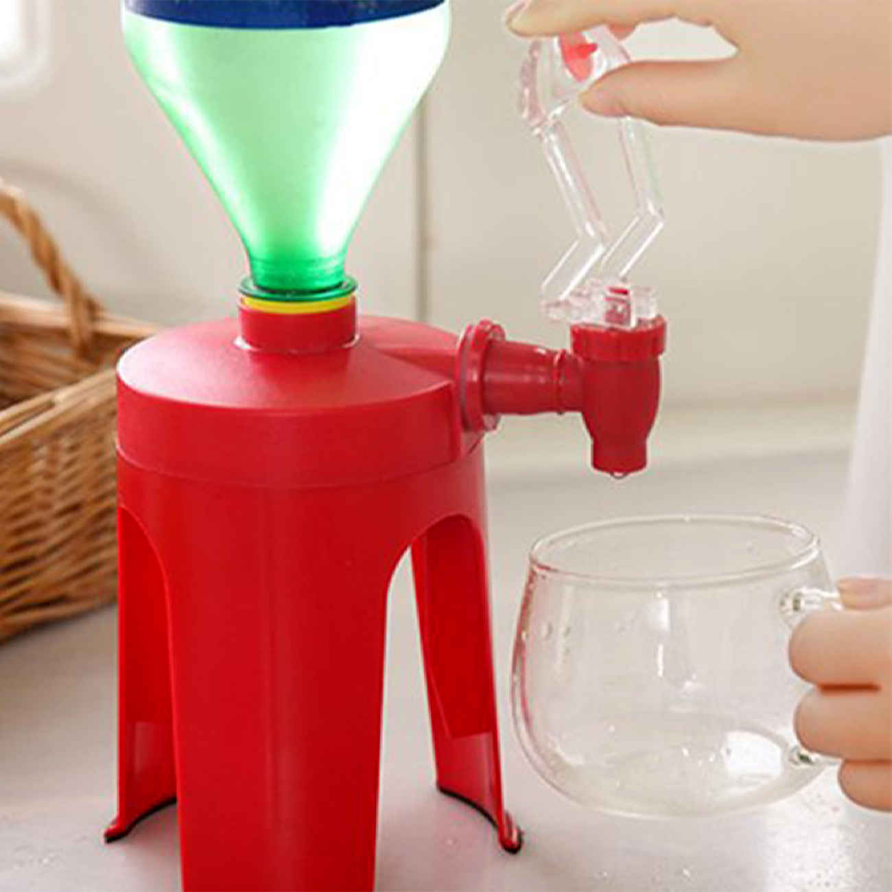Support à bouteilles pour l’eau et les boissons, à installer dans votre cuisine ou votre garde-manger.