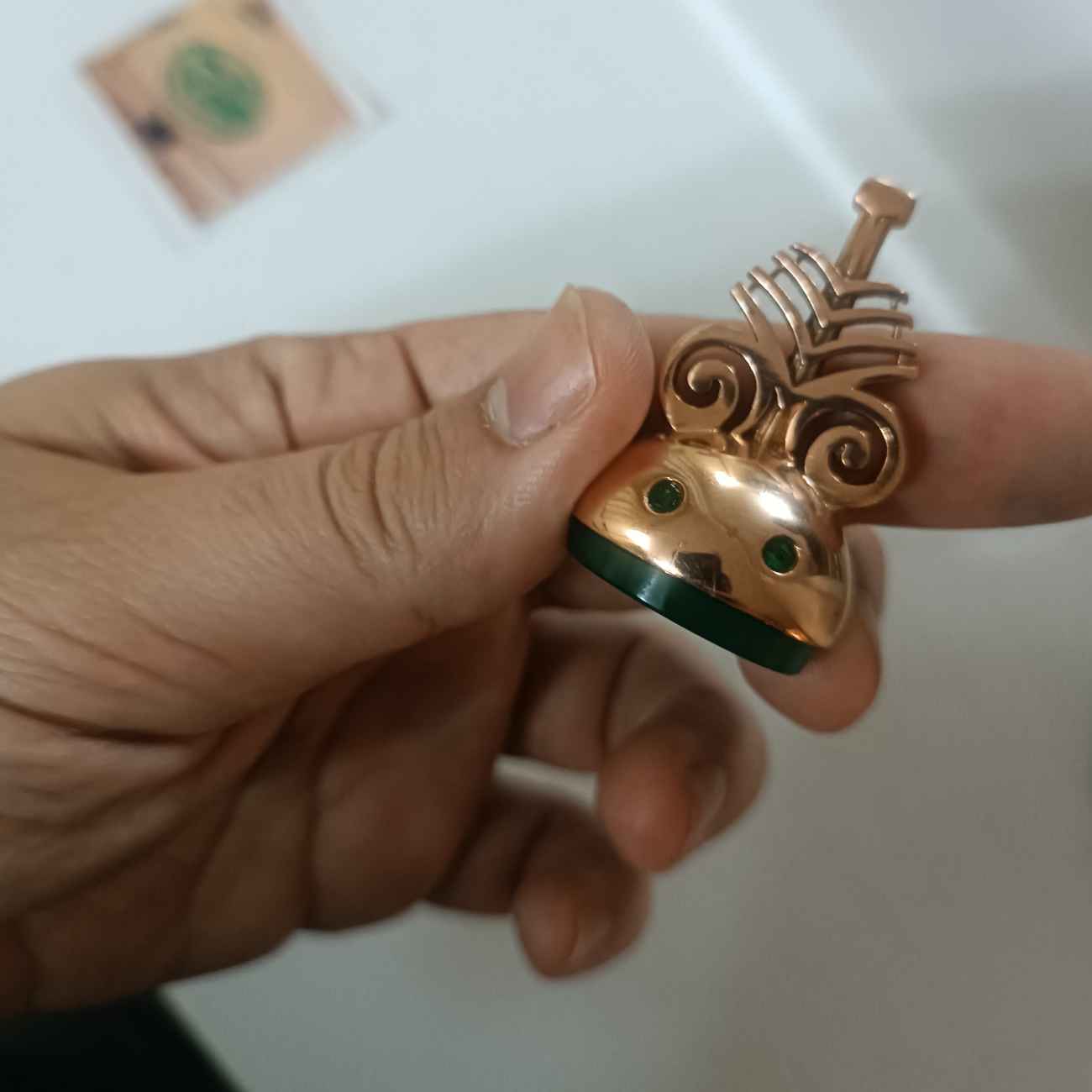 Tampon en bronze Khatam – inspiré des sceaux en pierre des souverains achéménides.