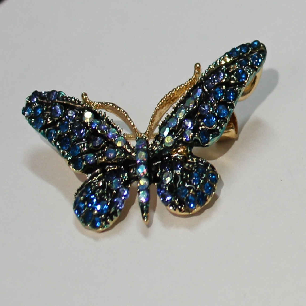 Broche Papillon Bleu Marine – Parfaite pour Robes, Châles et Manteaux