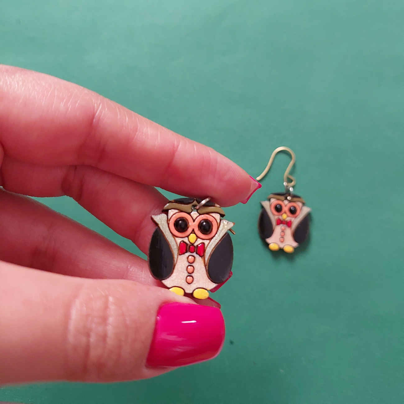 Boucles d’oreilles chouette en bois – charme forestier fait main