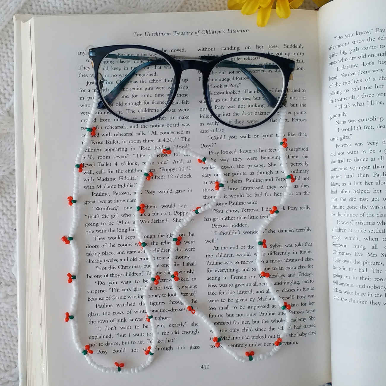 Chaîne à lunettes durable pour un usage quotidien – confort et sécurité avec design cerise.