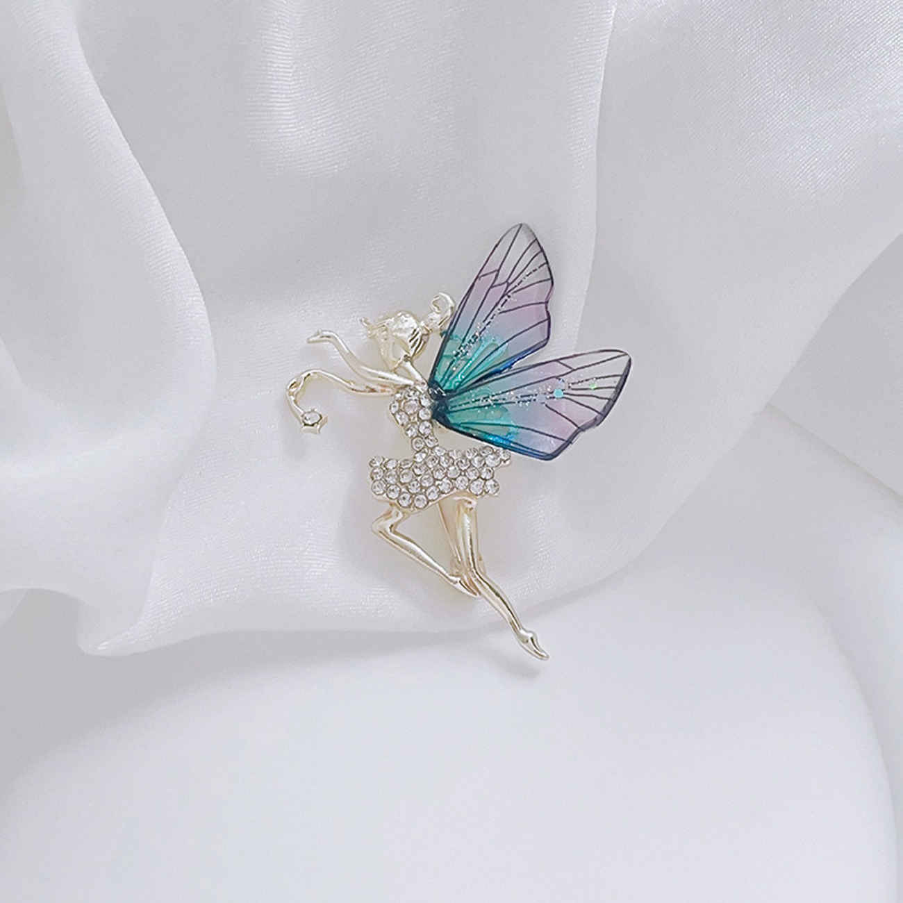Broche Papillon Ballerine Dorée – Broche Élégante Inspirée de la Danse pour Femmes