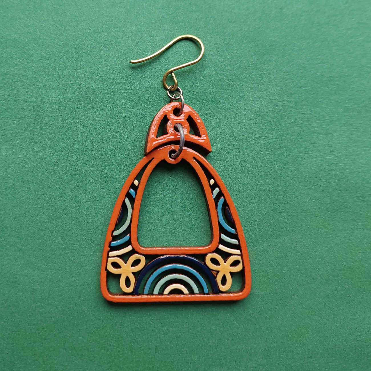 Boucles d’oreilles artisanales rouges Boho en bois – style ethnique unique