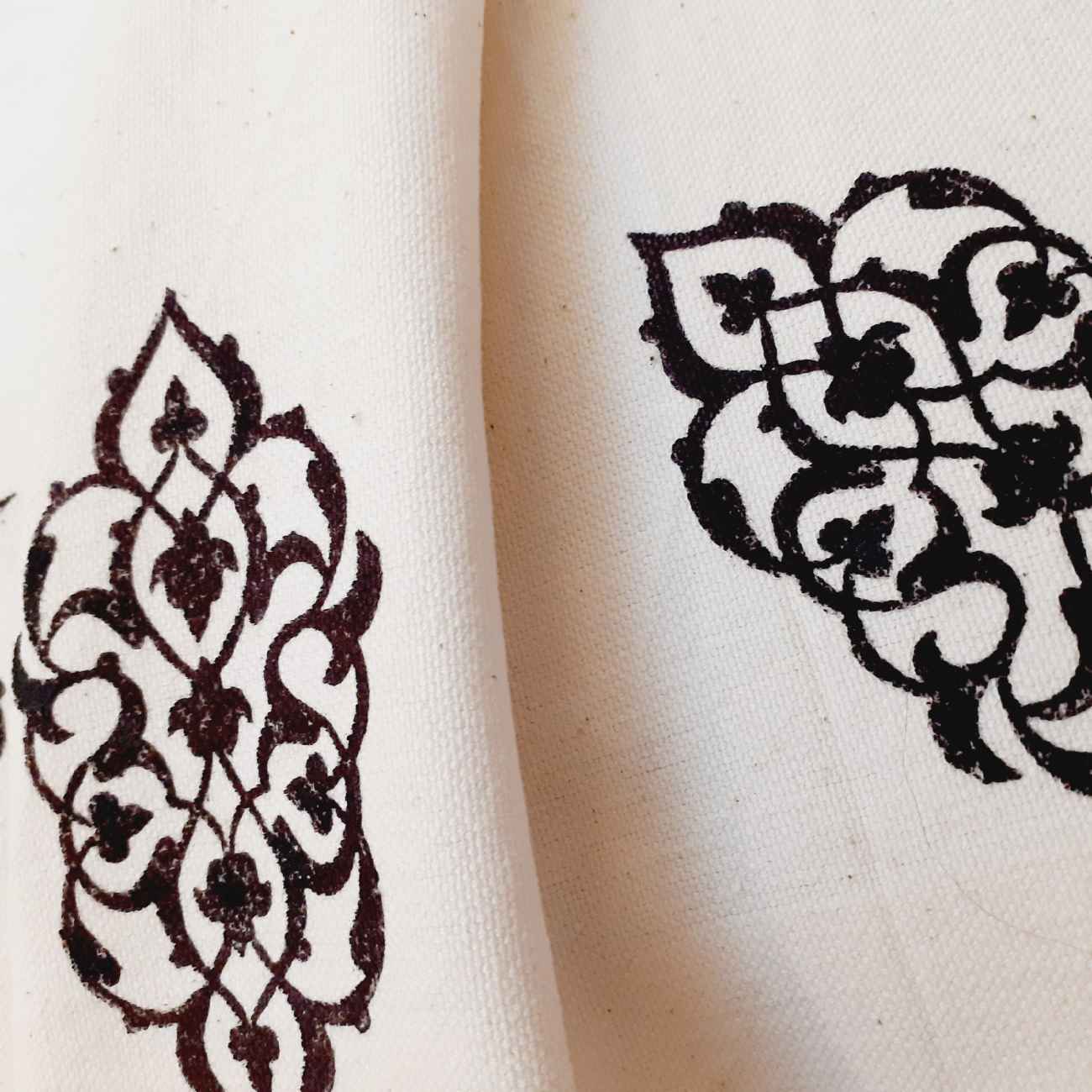 Tampon en linoléum fait main – design traditionnel, parfait pour impression sur tissu et papier
