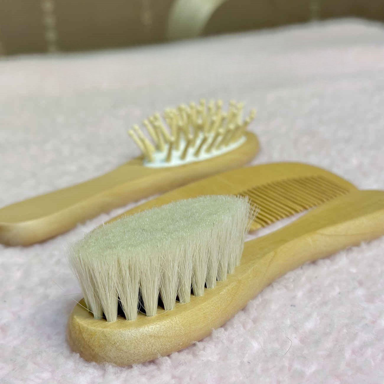 Brosse et Peigne en Bois pour Enfants – Démêlage Doux pour le Soin des Cheveux, Ensemble de 3 Pièces
