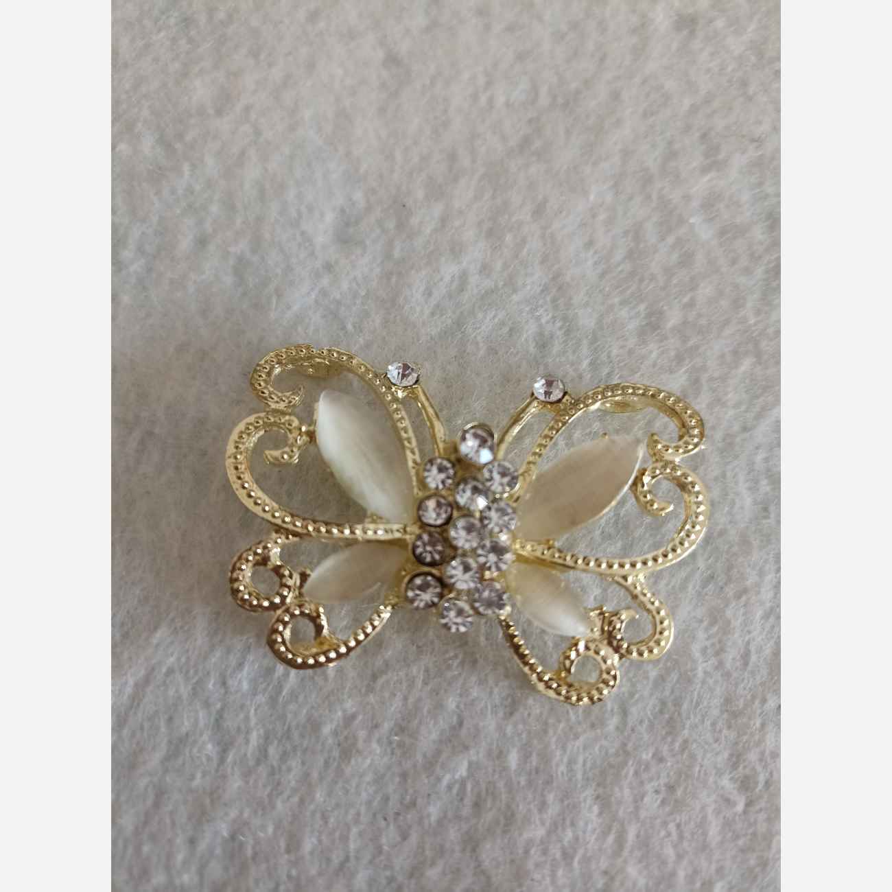Broche Papillon Dorée Époustouflante – Cadeau Parfait pour les Femmes Aimant les Bijoux Uniques