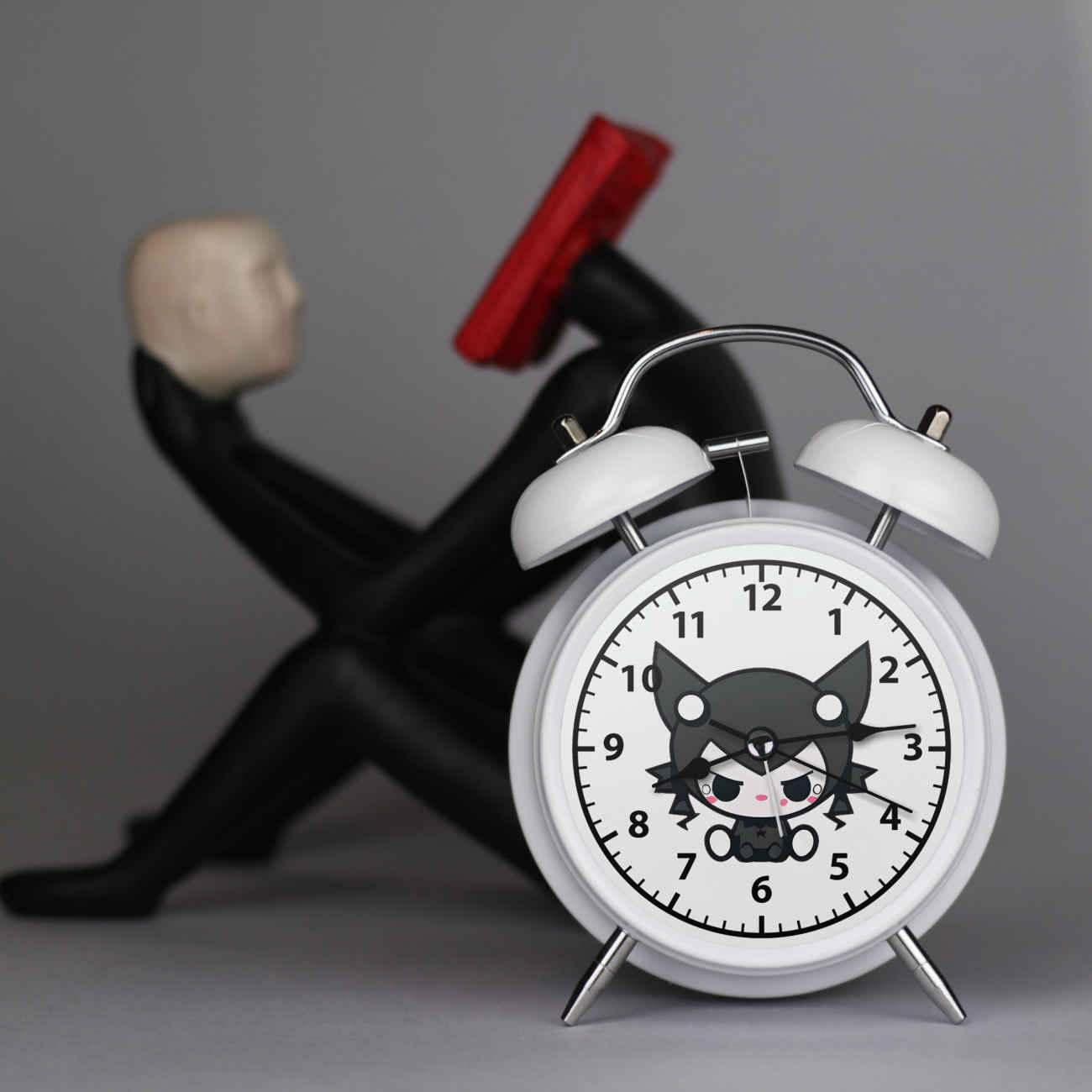 Double Cloche, Ambiance Kuromi — La Plus Adorable Horloge sur Votre Bureau