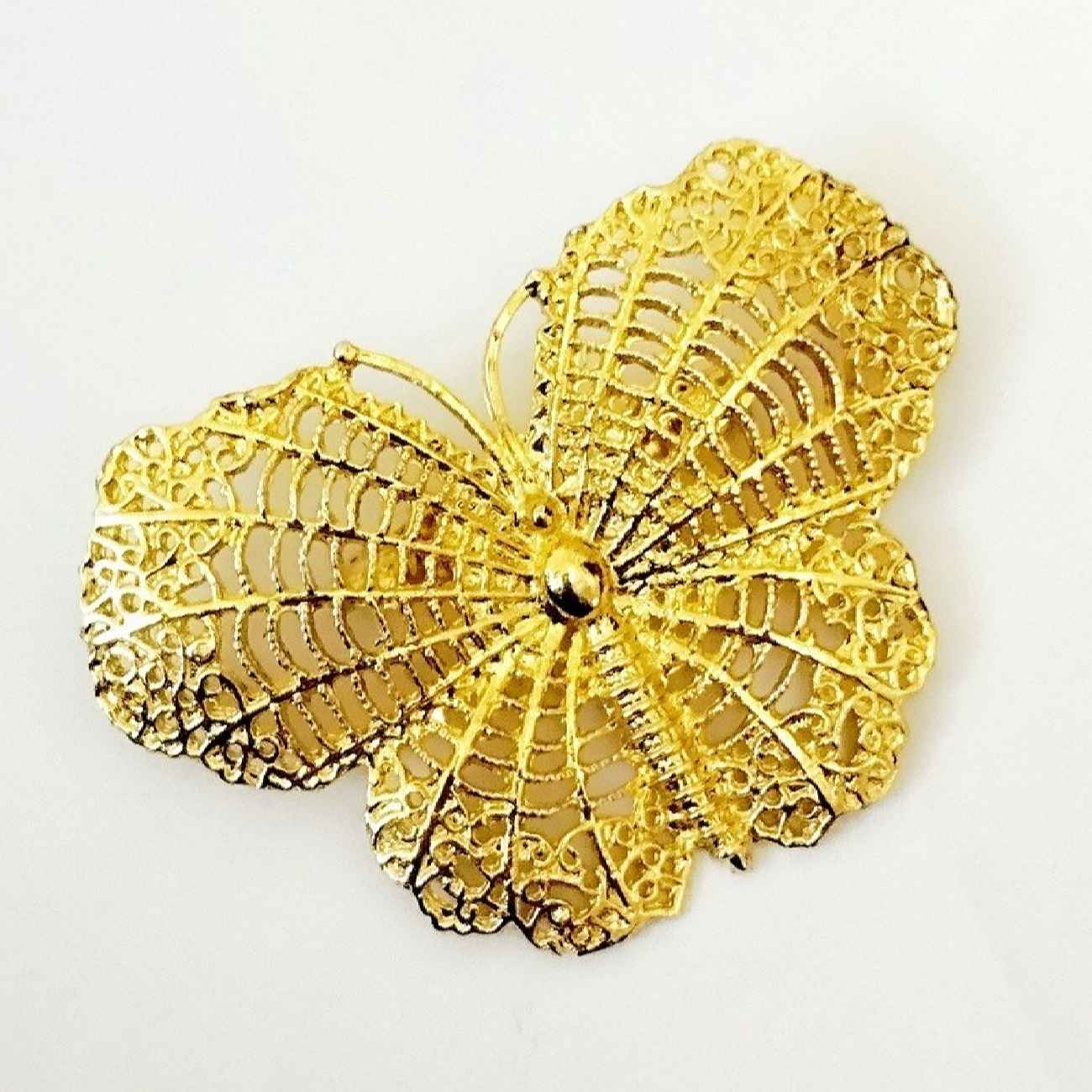Broche Papillon Dorée Unique – Élégance Intemporelle pour le Quotidien