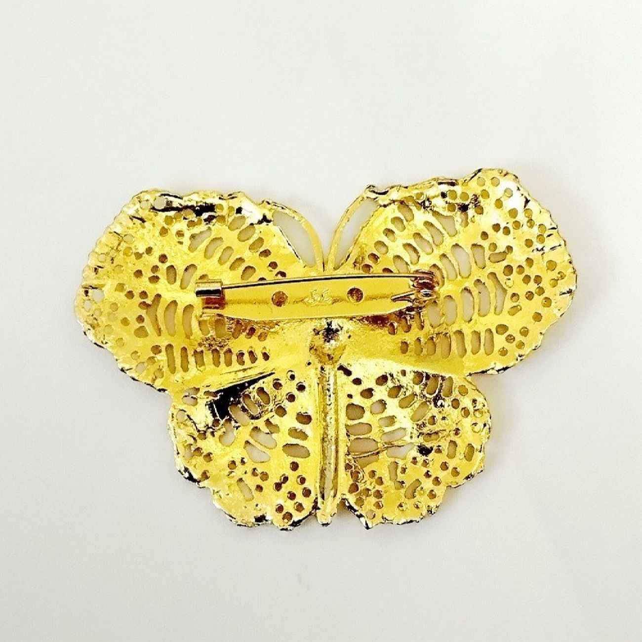 Broche Papillon Dorée Unique – Élégance Intemporelle pour le Quotidien