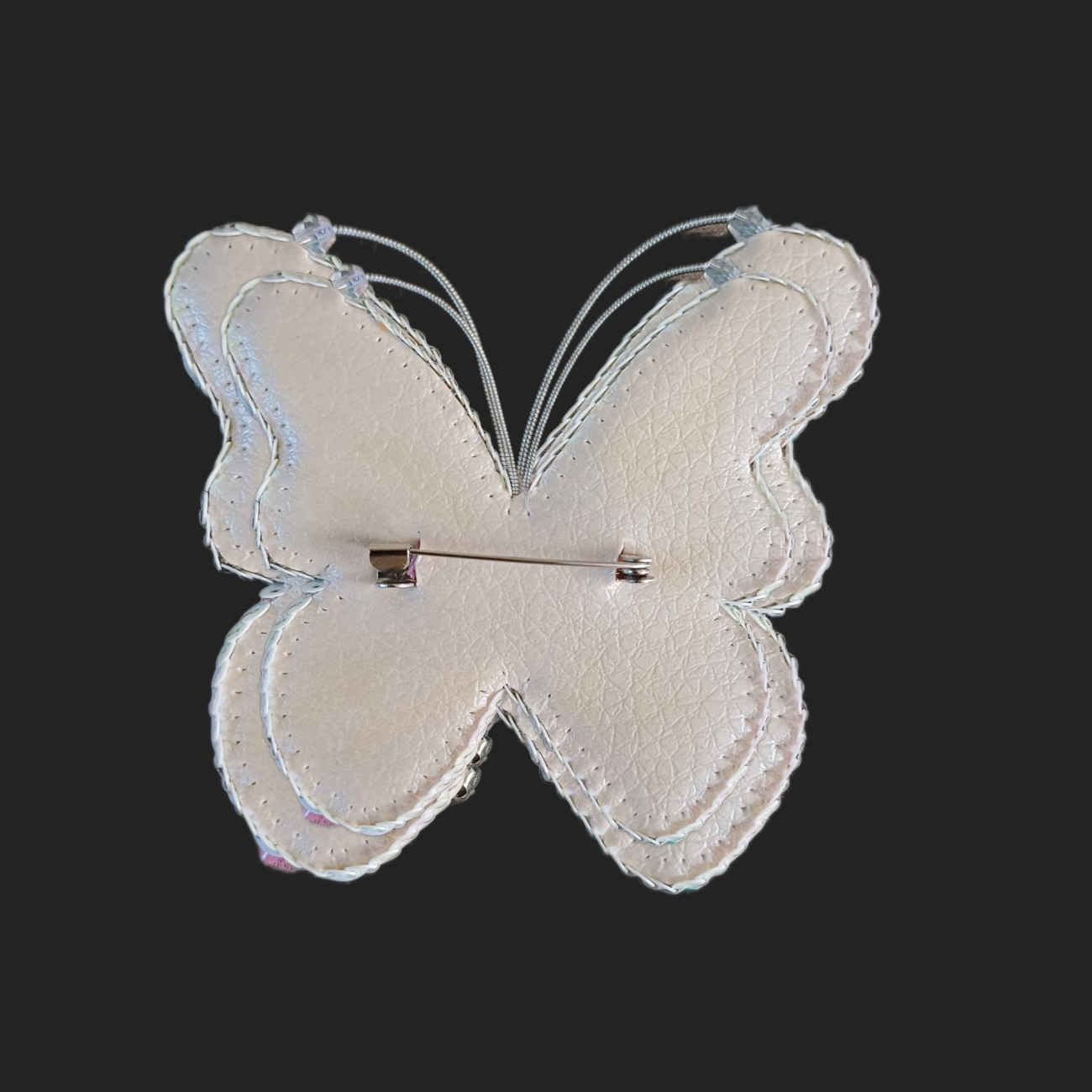 Broche Papillon Verte d’Inspiration Vintage – Ajoutez de la Fantaisie à N’importe Quelle Tenue