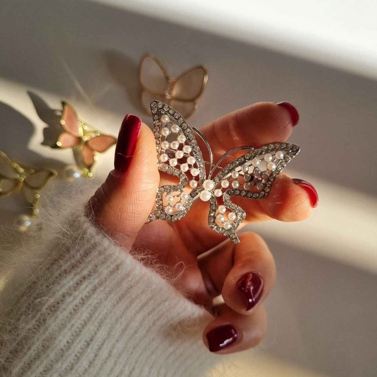 Broche Papillon Dorée Style Vintage – Beauté Classique avec une Touche Moderne