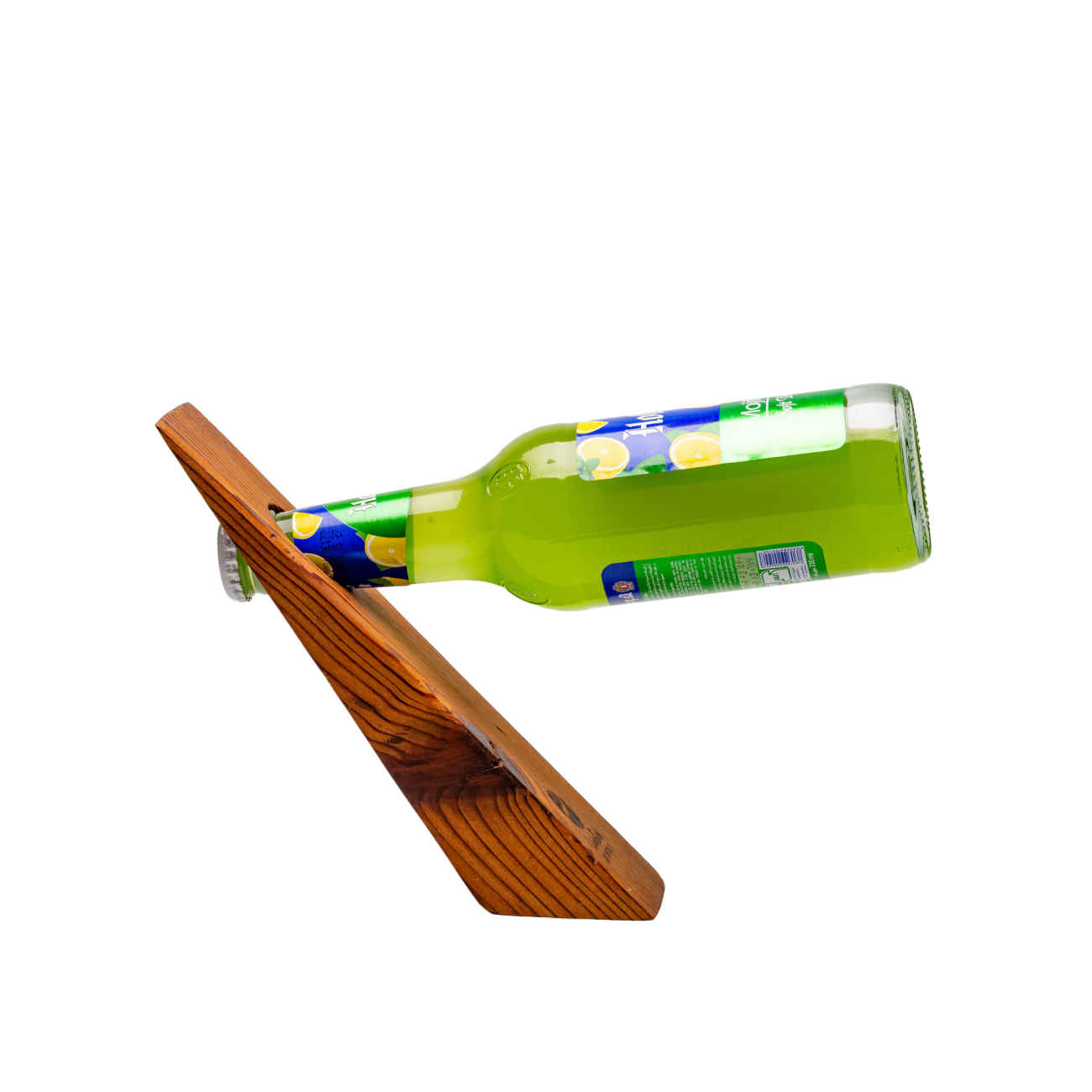 Support à bouteilles en bois pour un accès facile et un espace ordonné.