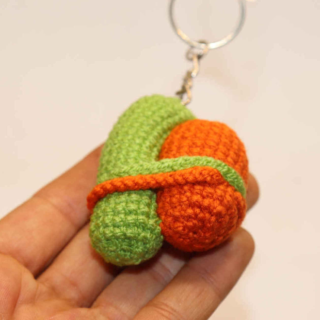 Porte-clés au Crochet Fait Main – Design Câlin, Idéal pour Clés & Usage Quotidien