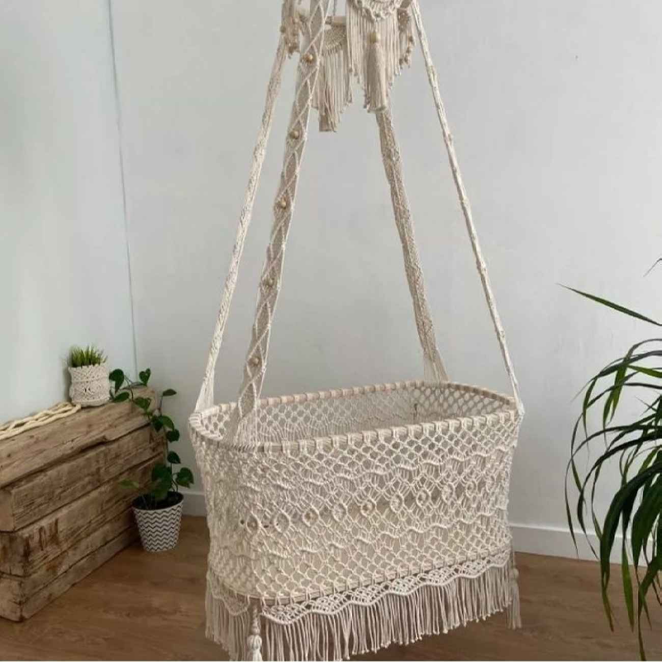 Berceau Suspendu en Macramé – Hamac Crème Tissé Main pour Nouveau-nés