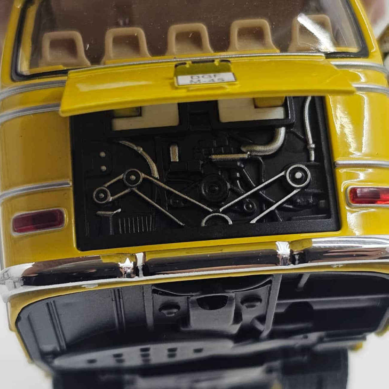 Modèle de Bus Mercedes-Benz 302 – Métal Moulé, Musical et Lumineux avec Porte-clés