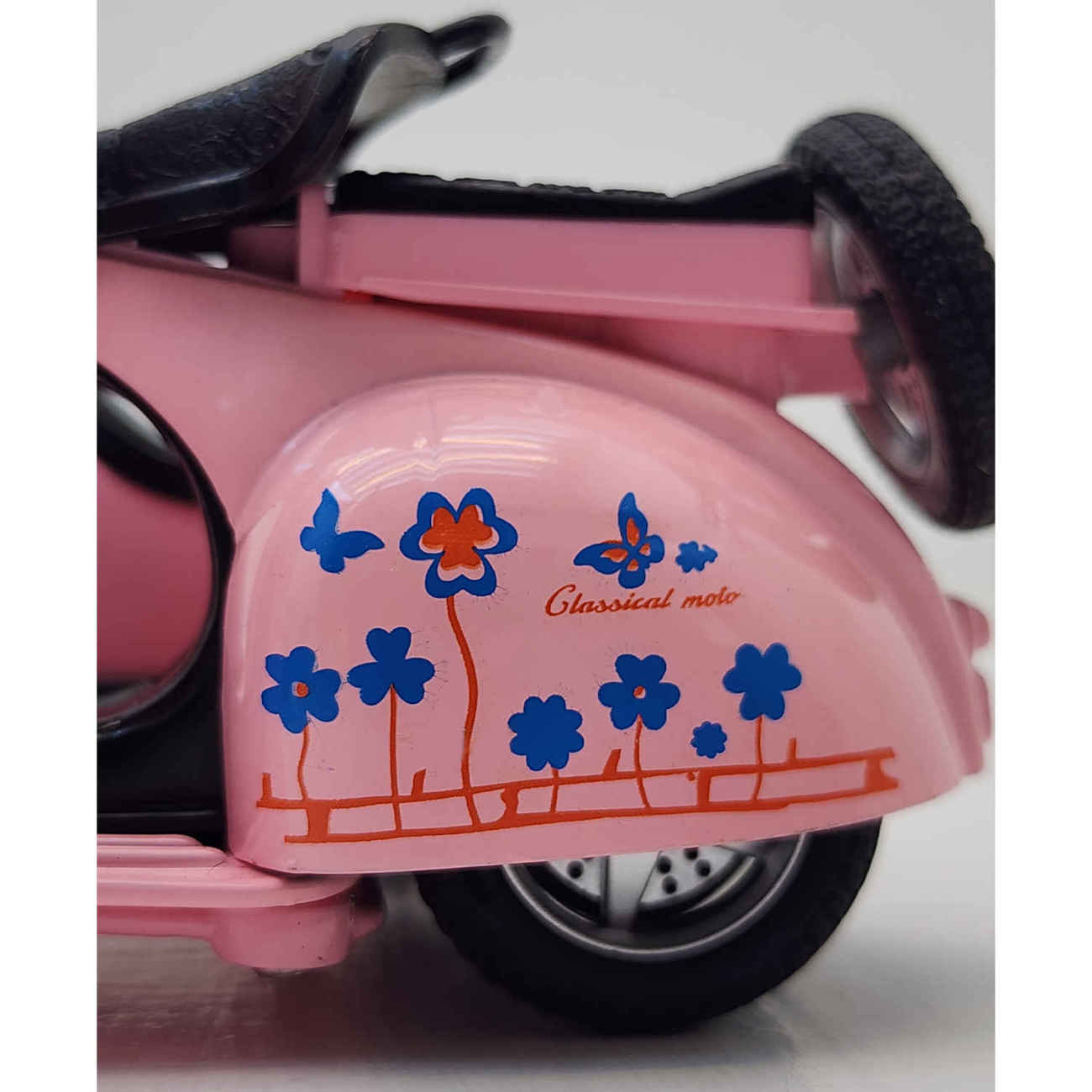 Jouet Vespa avec Side-car NabSell – Scooter Rouge en Métal Moulé, Musical et Lumineux avec Motif Floral Bleu