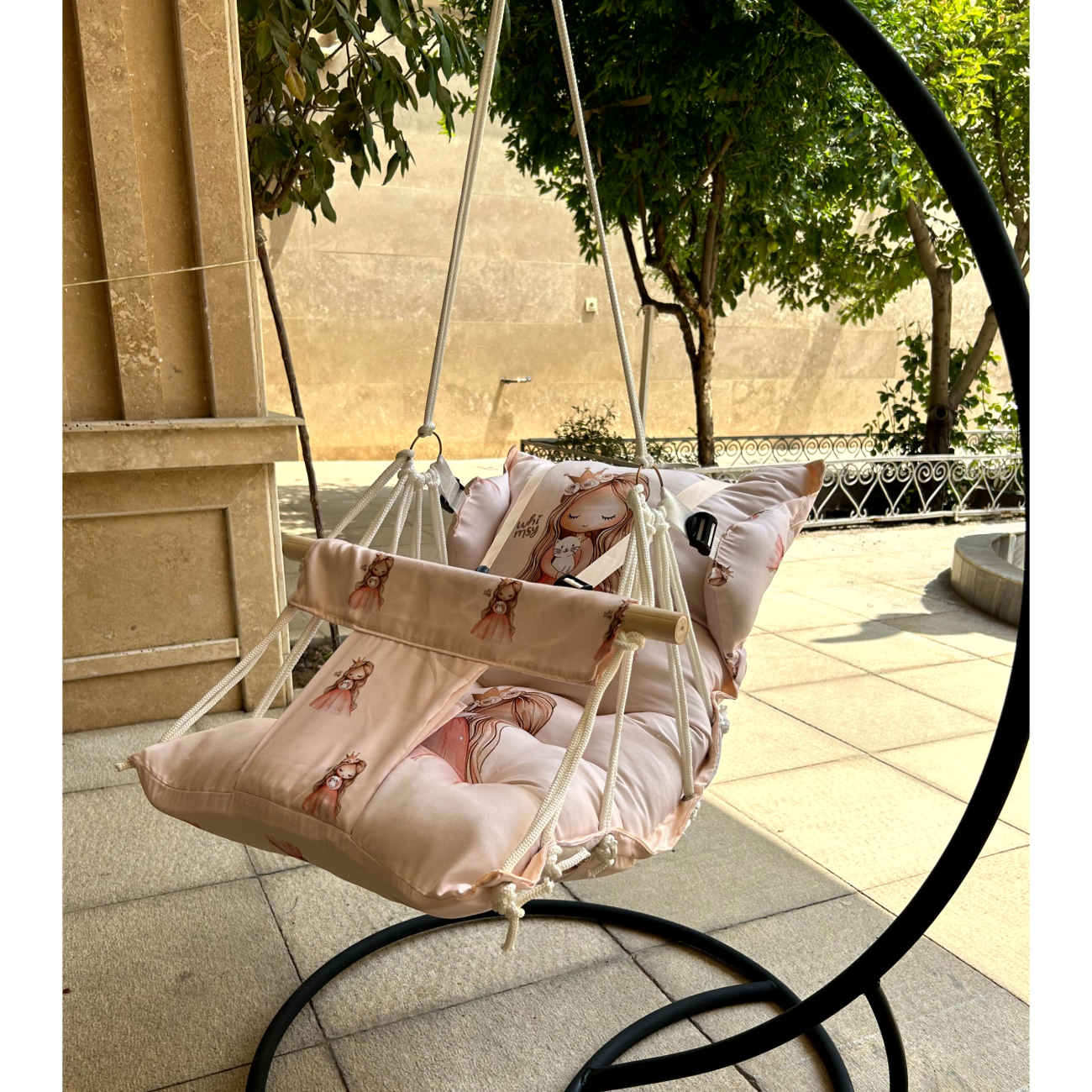 Balancelle Relaxy pour Bébé – Microfibre Douce et Bois Massif pour un Jeu Paisible et des Siestes Réconfortantes