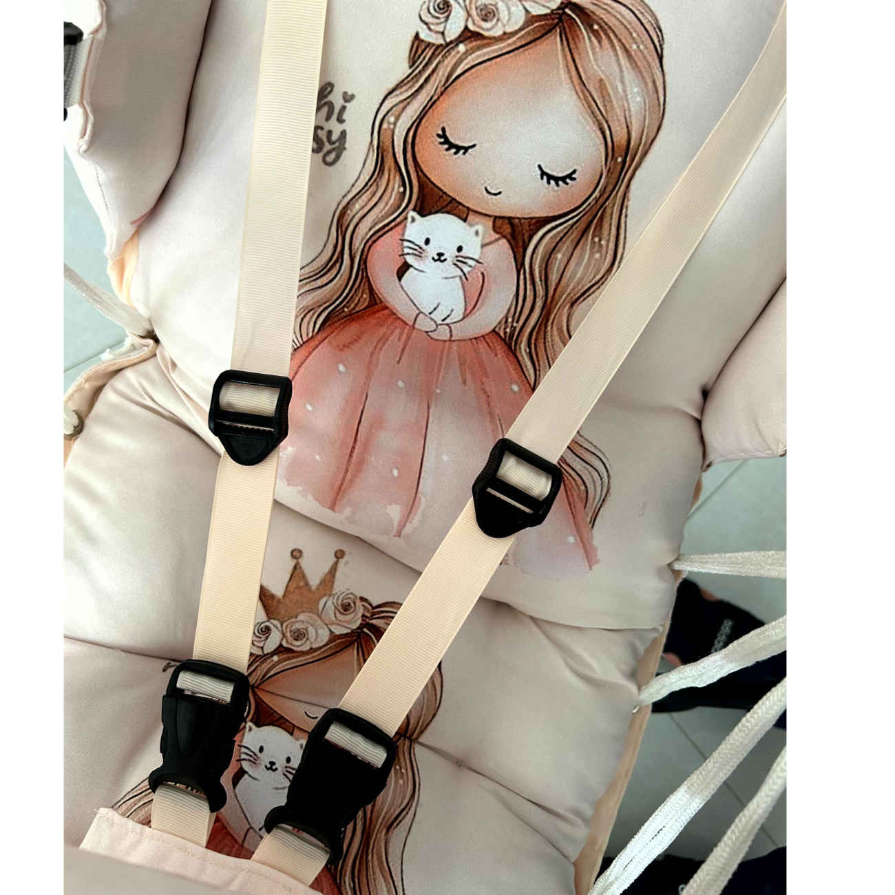Balancelle Relaxy pour Bébé – Microfibre Douce et Bois Massif pour un Jeu Paisible et des Siestes Réconfortantes